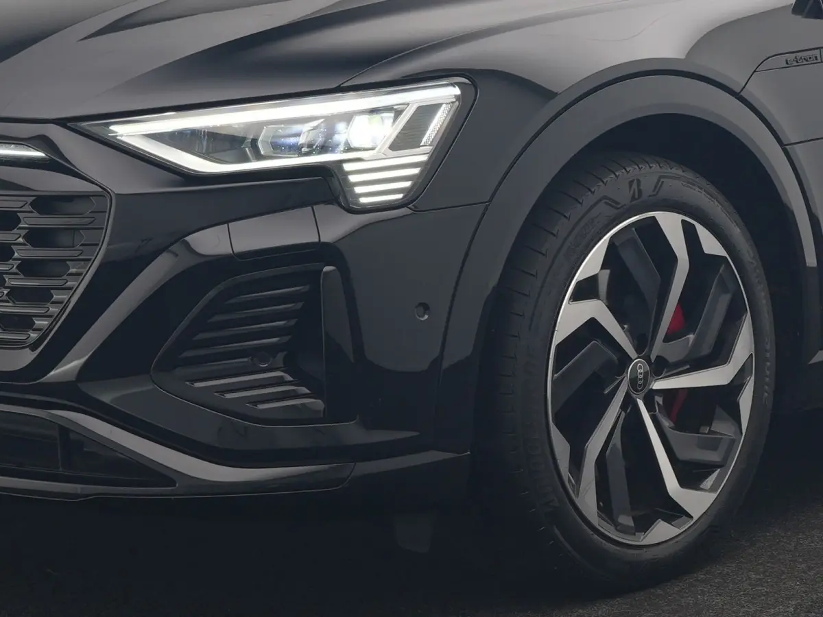 55 Quattro S edition 114 kWh 408pk Dealer O.H | Luchtvering | Panodak | Black Optic | Adaptive Cruise | 360 Camera | B&O Soundsystem | 21"L.M | Alcantara Sportstoelen Memory | Apple Carplay 