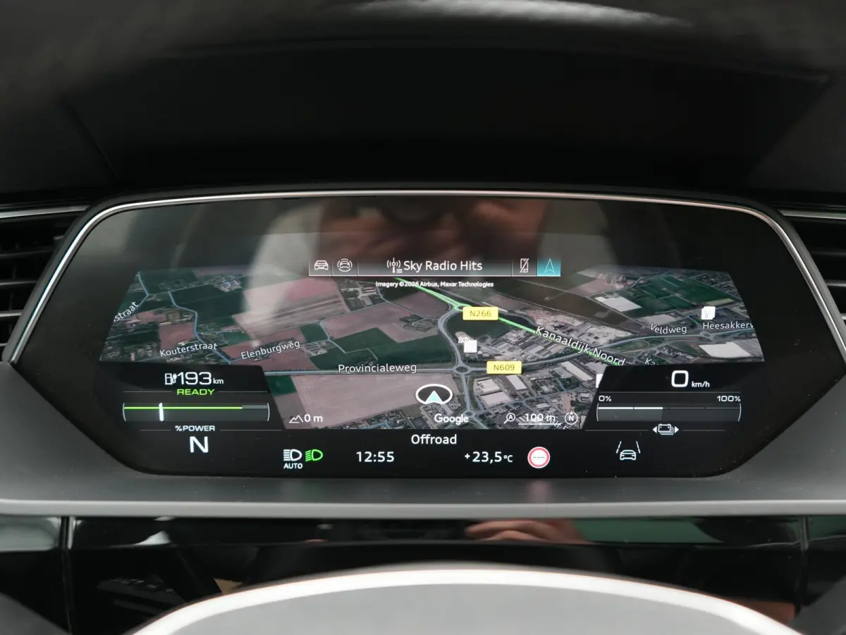 55 Quattro S edition 114 kWh 408pk Dealer O.H | Luchtvering | Panodak | Black Optic | Adaptive Cruise | 360 Camera | B&O Soundsystem | 21"L.M | Alcantara Sportstoelen Memory | Apple Carplay 