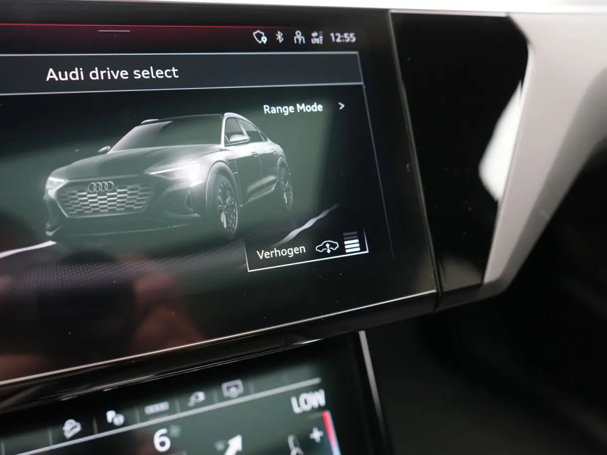 55 Quattro S edition 114 kWh 408pk Dealer O.H | Luchtvering | Panodak | Black Optic | Adaptive Cruise | 360 Camera | B&O Soundsystem | 21"L.M | Alcantara Sportstoelen Memory | Apple Carplay 