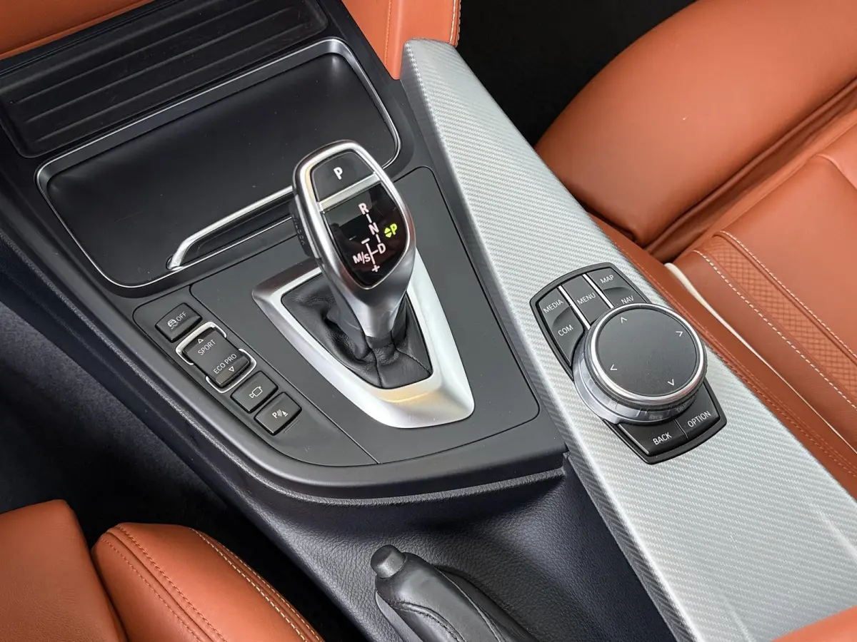 440i xDrive High Executive | BMW Individual leder | Panoramadak | Elektr. Stoelen | Stoelverwarming voor + achter |  Head-Up | Trekhaak |