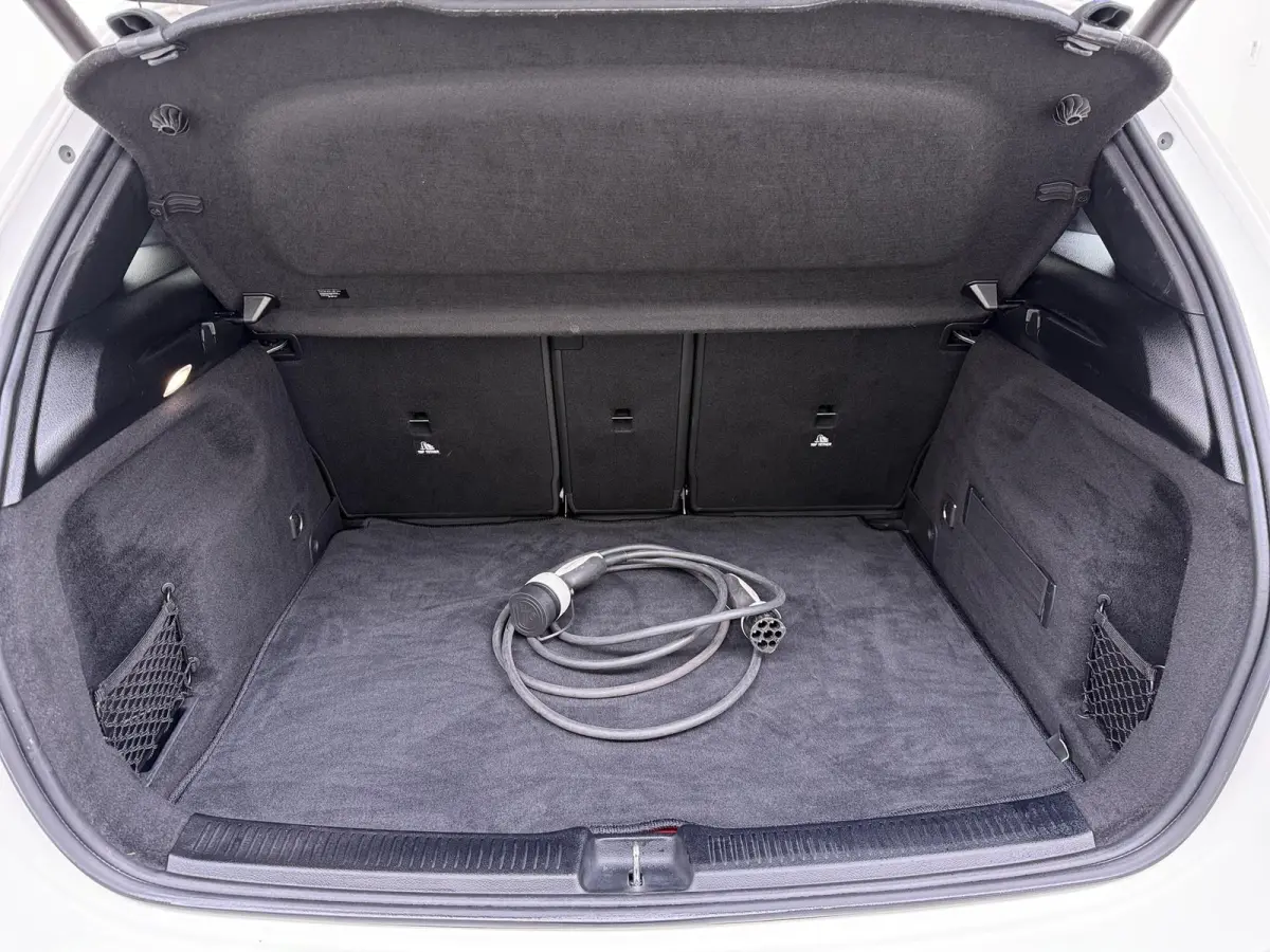 250 e Business Solution AMG Limited VAN: 29.900,- VOOR: 26.877,- UW HERFSTVOORDEEL: 3.023,- PANORAMA DAK | 360 CAMERA | SFEER VERLICHTING | ADAPTIEF CRUISE CONTROL | MEMORY OP STOEL | HEAD-U