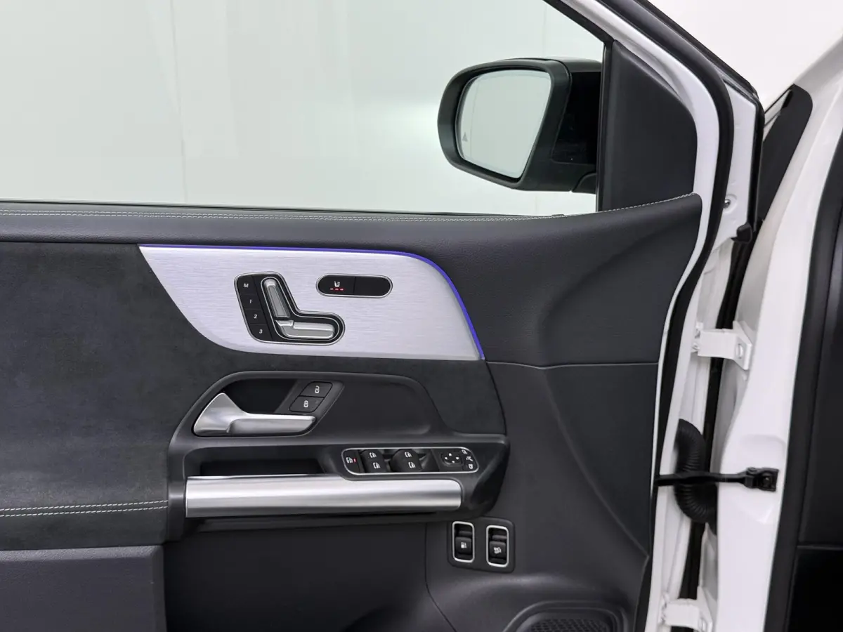 250 e Business Solution AMG Limited VAN: 29.900,- VOOR: 26.877,- UW HERFSTVOORDEEL: 3.023,- PANORAMA DAK | 360 CAMERA | SFEER VERLICHTING | ADAPTIEF CRUISE CONTROL | MEMORY OP STOEL | HEAD-U