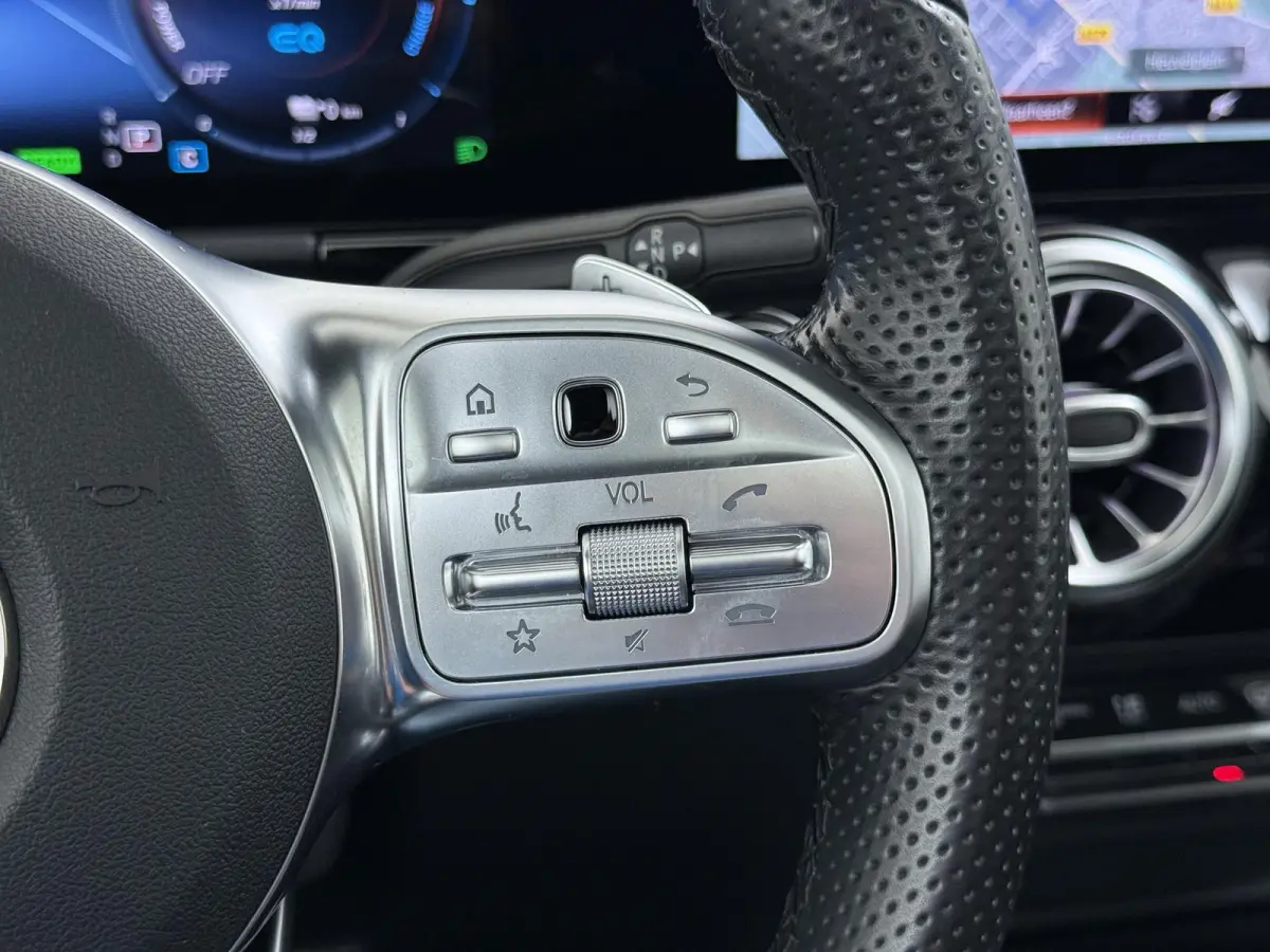250 e Business Solution AMG Limited VAN: 29.900,- VOOR: 26.877,- UW HERFSTVOORDEEL: 3.023,- PANORAMA DAK | 360 CAMERA | SFEER VERLICHTING | ADAPTIEF CRUISE CONTROL | MEMORY OP STOEL | HEAD-U