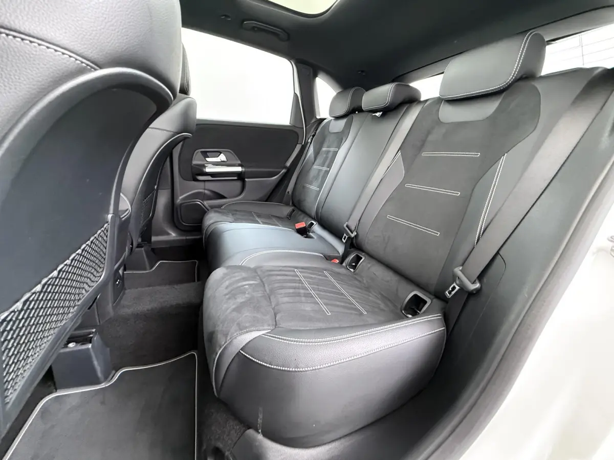 250 e Business Solution AMG Limited VAN: 29.900,- VOOR: 26.877,- UW HERFSTVOORDEEL: 3.023,- PANORAMA DAK | 360 CAMERA | SFEER VERLICHTING | ADAPTIEF CRUISE CONTROL | MEMORY OP STOEL | HEAD-U