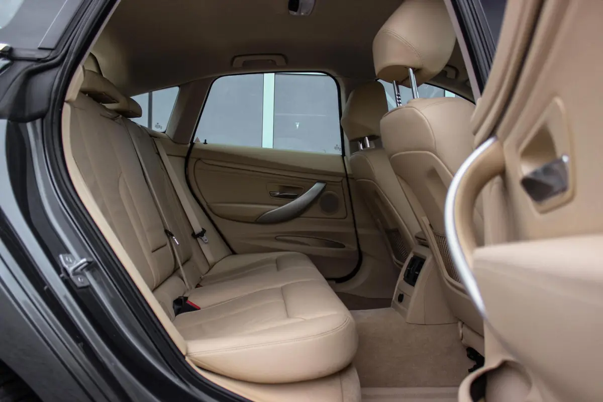 320i High Executive | 1e eigenaar | NL auto | Dealer onderhouden | Cruise control | Xenon | Camera | Trekhaak | Navigatie | Bluetooth | Stoelverwarming