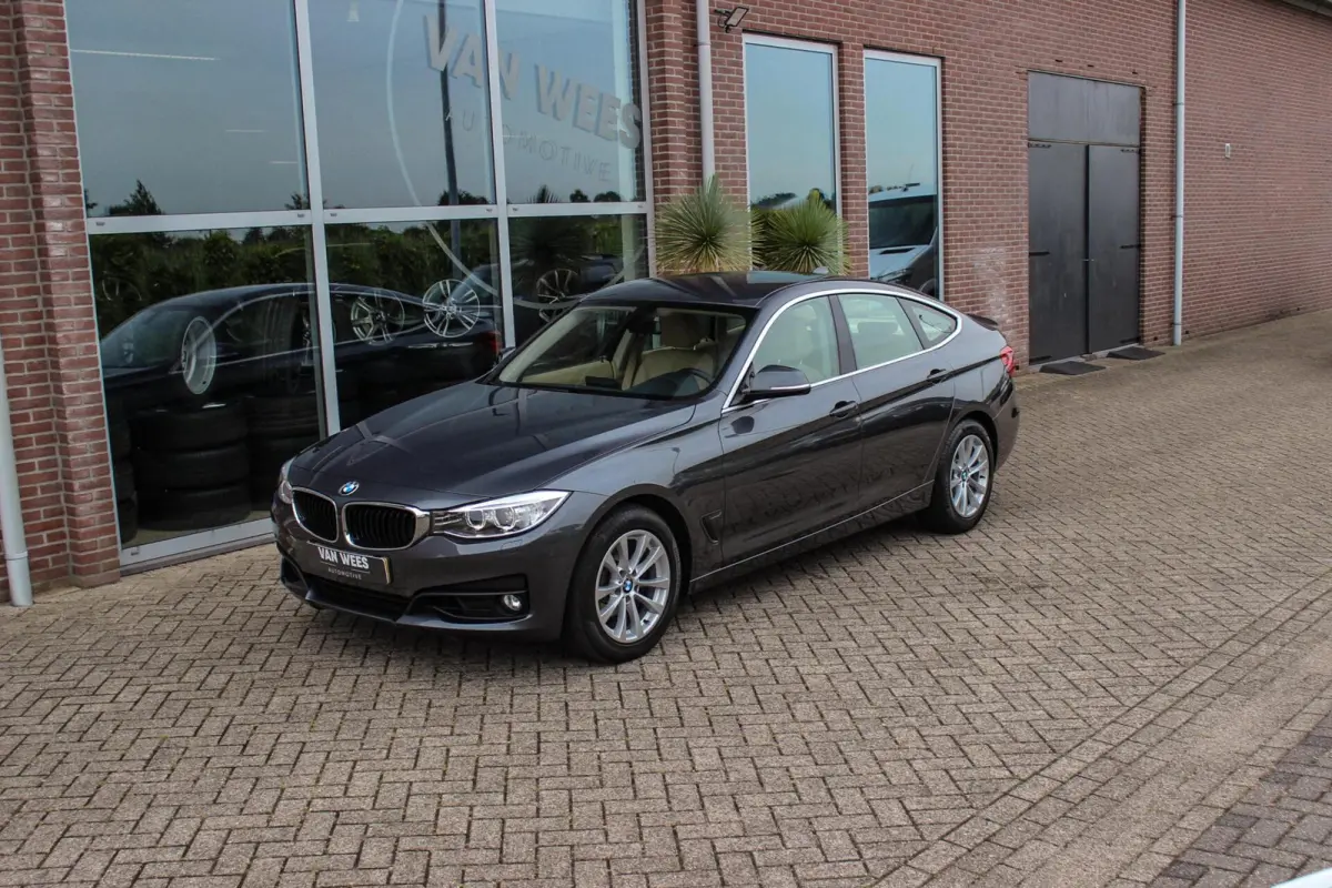 320i High Executive | 1e eigenaar | NL auto | Dealer onderhouden | Cruise control | Xenon | Camera | Trekhaak | Navigatie | Bluetooth | Stoelverwarming