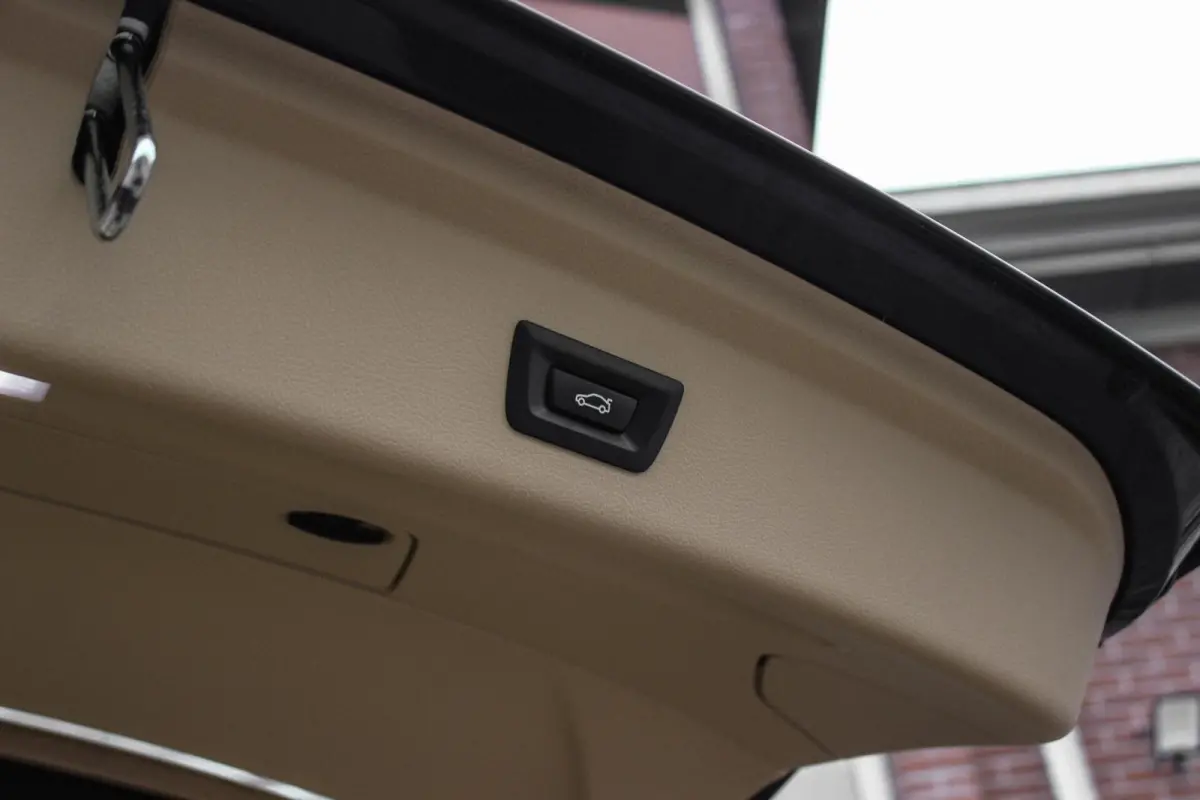 320i High Executive | 1e eigenaar | NL auto | Dealer onderhouden | Cruise control | Xenon | Camera | Trekhaak | Navigatie | Bluetooth | Stoelverwarming