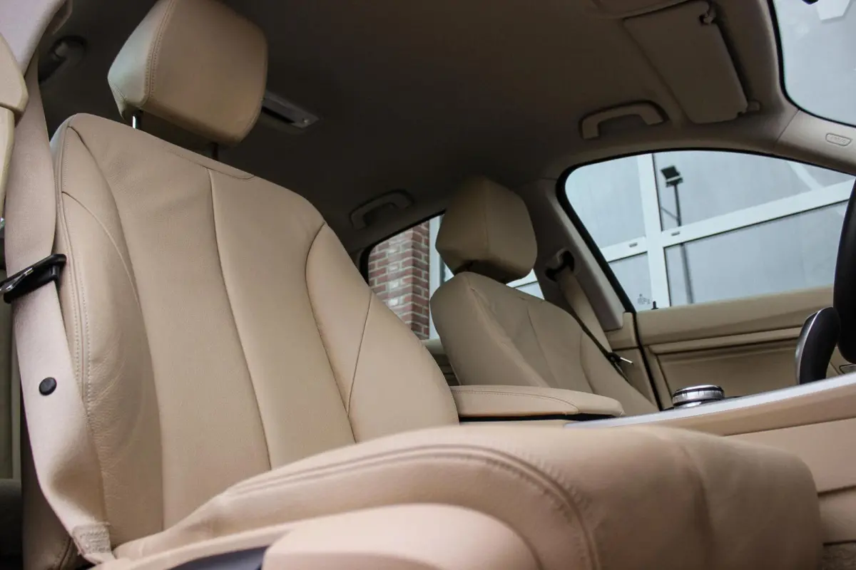 320i High Executive | 1e eigenaar | NL auto | Dealer onderhouden | Cruise control | Xenon | Camera | Trekhaak | Navigatie | Bluetooth | Stoelverwarming