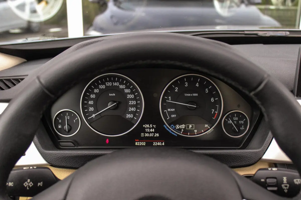 320i High Executive | 1e eigenaar | NL auto | Dealer onderhouden | Cruise control | Xenon | Camera | Trekhaak | Navigatie | Bluetooth | Stoelverwarming