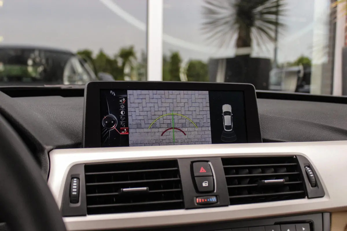 320i High Executive | 1e eigenaar | NL auto | Dealer onderhouden | Cruise control | Xenon | Camera | Trekhaak | Navigatie | Bluetooth | Stoelverwarming