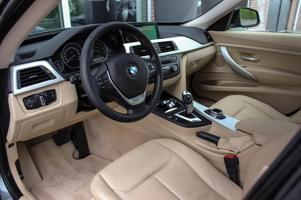 320i High Executive | 1e eigenaar | NL auto | Dealer onderhouden | Cruise control | Xenon | Camera | Trekhaak | Navigatie | Bluetooth | Stoelverwarming