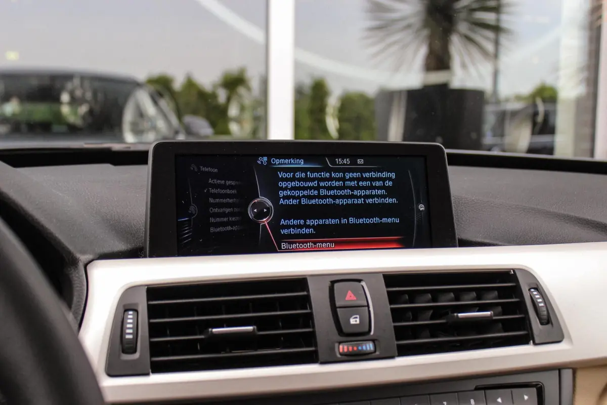320i High Executive | 1e eigenaar | NL auto | Dealer onderhouden | Cruise control | Xenon | Camera | Trekhaak | Navigatie | Bluetooth | Stoelverwarming