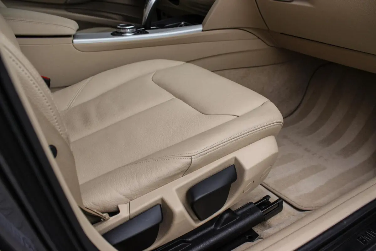 320i High Executive | 1e eigenaar | NL auto | Dealer onderhouden | Cruise control | Xenon | Camera | Trekhaak | Navigatie | Bluetooth | Stoelverwarming