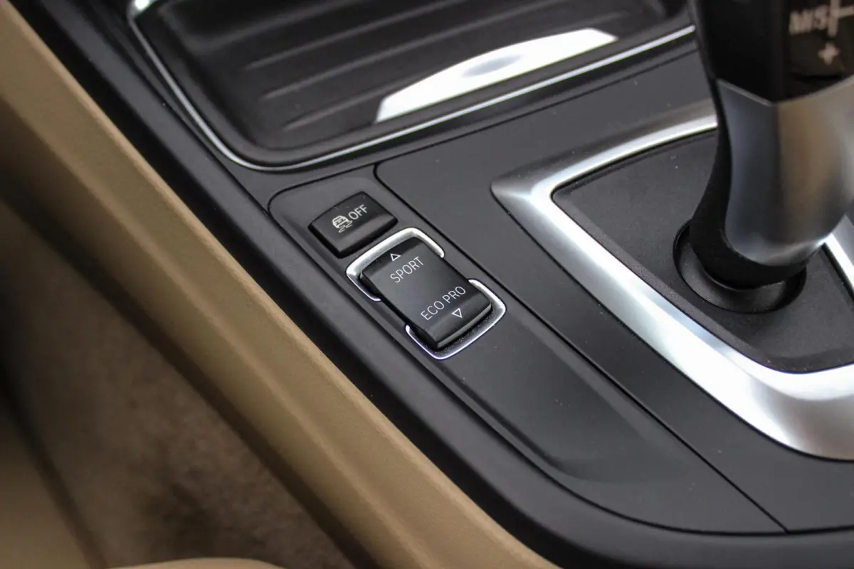 320i High Executive | 1e eigenaar | NL auto | Dealer onderhouden | Cruise control | Xenon | Camera | Trekhaak | Navigatie | Bluetooth | Stoelverwarming