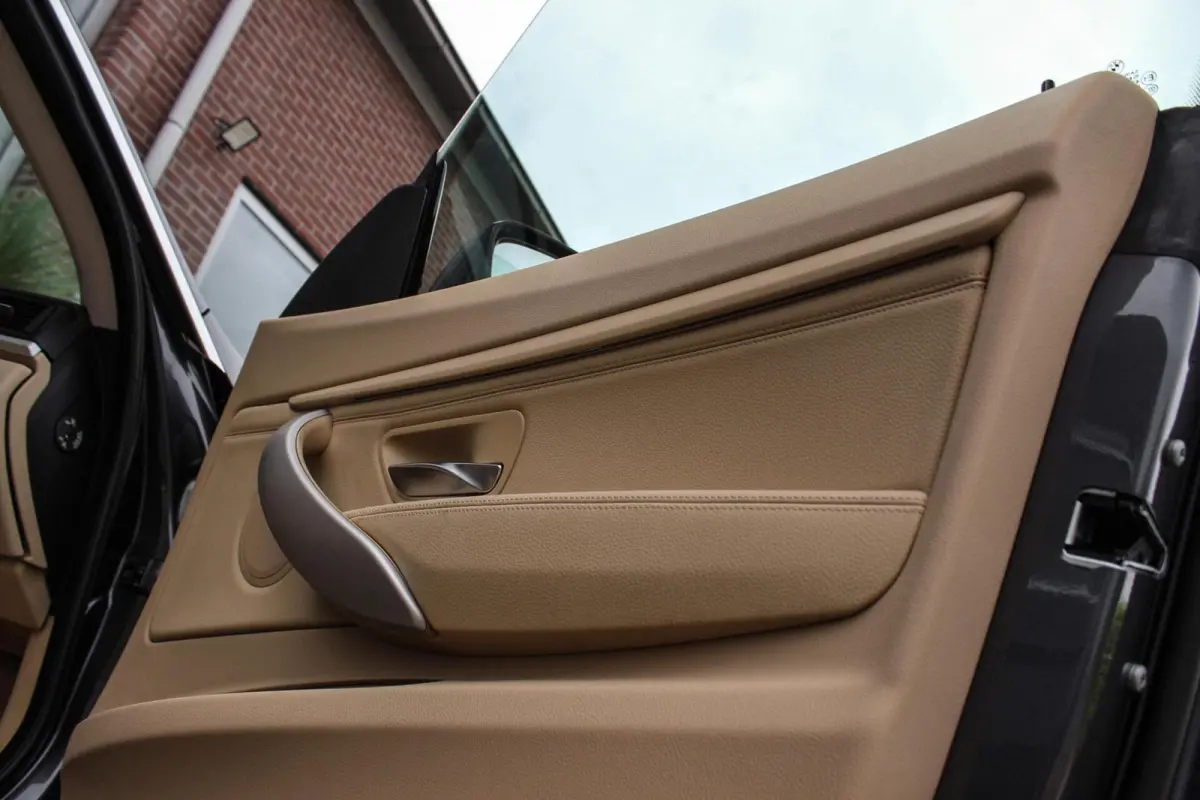 320i High Executive | 1e eigenaar | NL auto | Dealer onderhouden | Cruise control | Xenon | Camera | Trekhaak | Navigatie | Bluetooth | Stoelverwarming