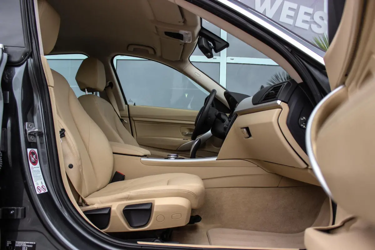 320i High Executive | 1e eigenaar | NL auto | Dealer onderhouden | Cruise control | Xenon | Camera | Trekhaak | Navigatie | Bluetooth | Stoelverwarming