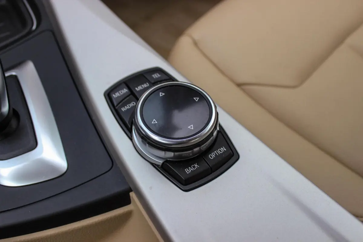 320i High Executive | 1e eigenaar | NL auto | Dealer onderhouden | Cruise control | Xenon | Camera | Trekhaak | Navigatie | Bluetooth | Stoelverwarming