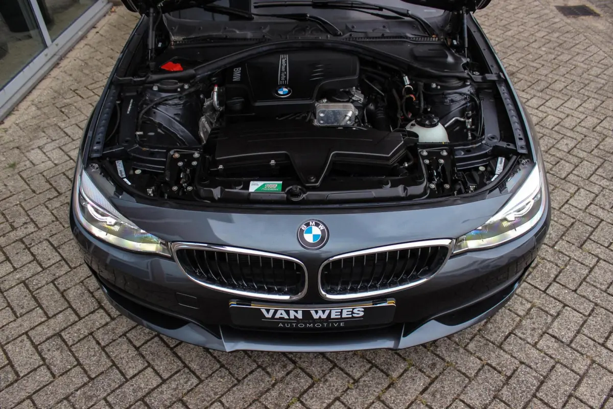 320i High Executive | 1e eigenaar | NL auto | Dealer onderhouden | Cruise control | Xenon | Camera | Trekhaak | Navigatie | Bluetooth | Stoelverwarming