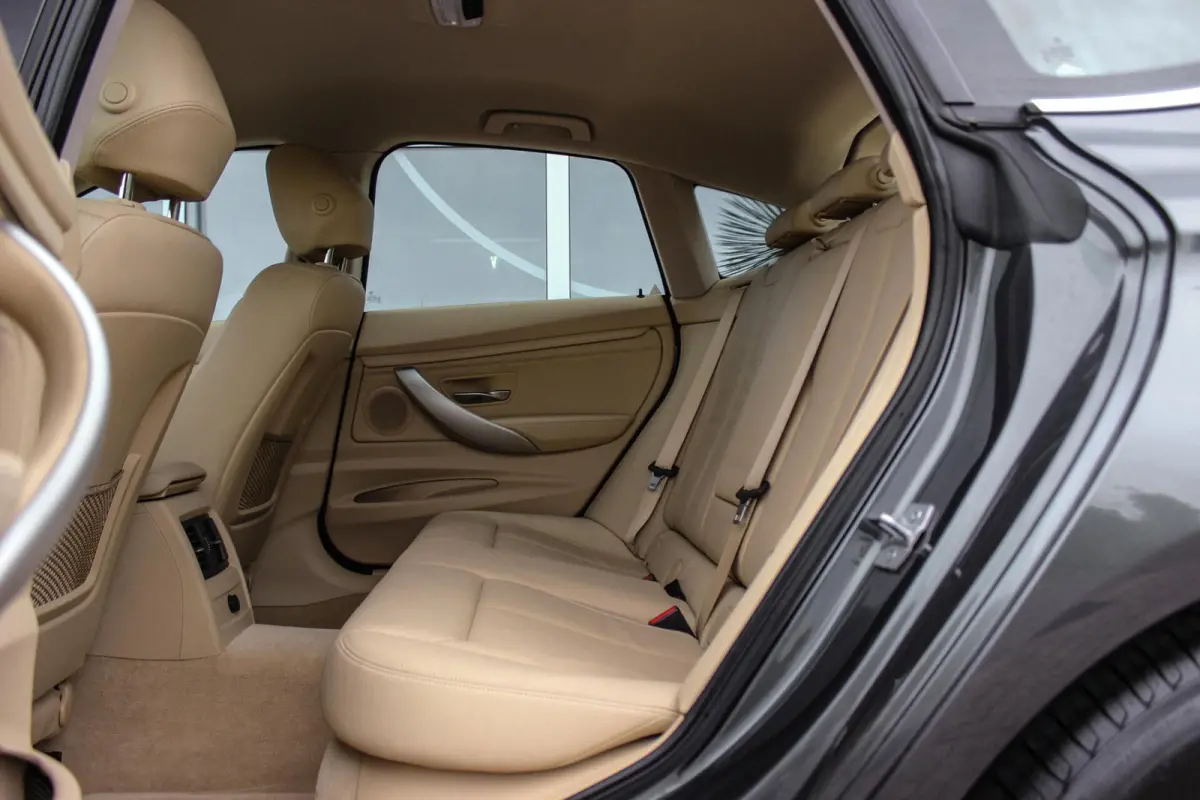 320i High Executive | 1e eigenaar | NL auto | Dealer onderhouden | Cruise control | Xenon | Camera | Trekhaak | Navigatie | Bluetooth | Stoelverwarming