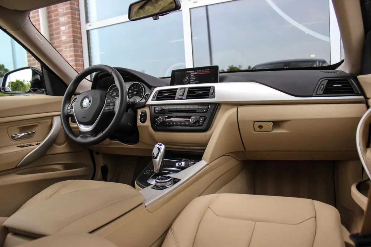 320i High Executive | 1e eigenaar | NL auto | Dealer onderhouden | Cruise control | Xenon | Camera | Trekhaak | Navigatie | Bluetooth | Stoelverwarming