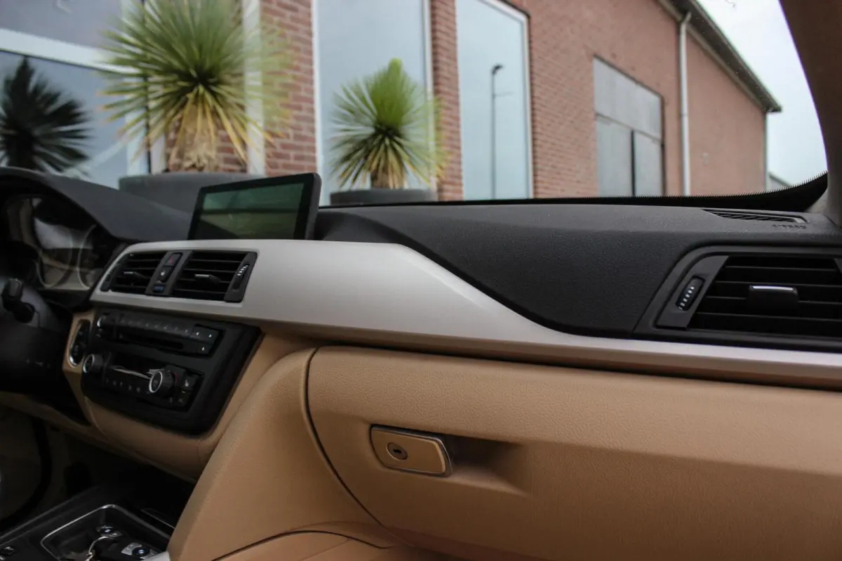 320i High Executive | 1e eigenaar | NL auto | Dealer onderhouden | Cruise control | Xenon | Camera | Trekhaak | Navigatie | Bluetooth | Stoelverwarming