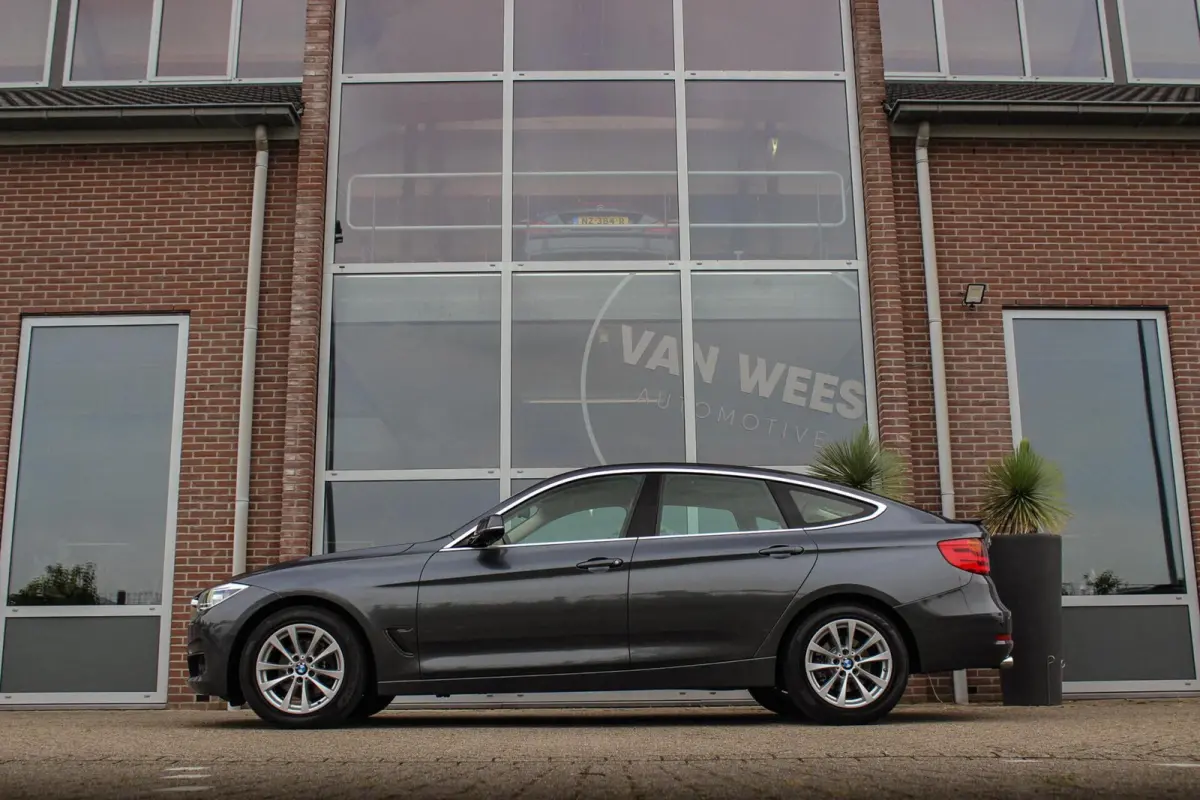 320i High Executive | 1e eigenaar | NL auto | Dealer onderhouden | Cruise control | Xenon | Camera | Trekhaak | Navigatie | Bluetooth | Stoelverwarming