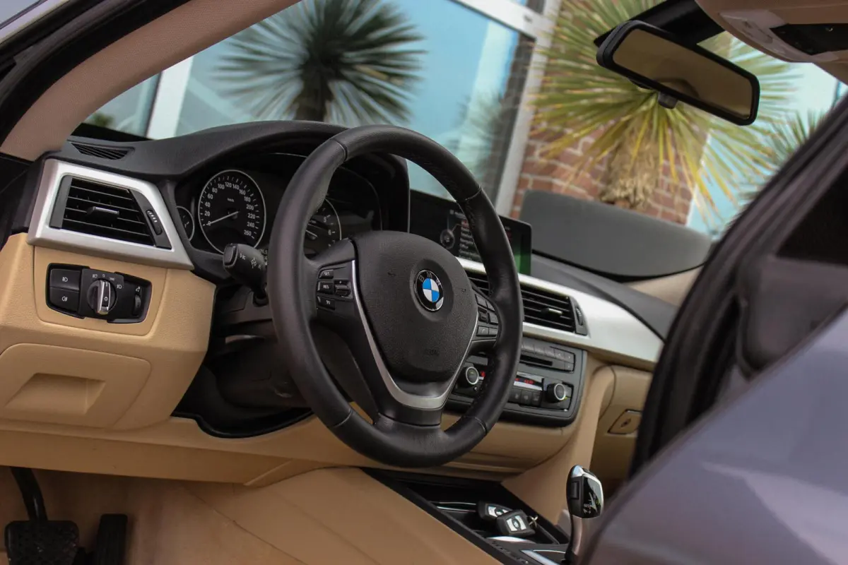 320i High Executive | 1e eigenaar | NL auto | Dealer onderhouden | Cruise control | Xenon | Camera | Trekhaak | Navigatie | Bluetooth | Stoelverwarming