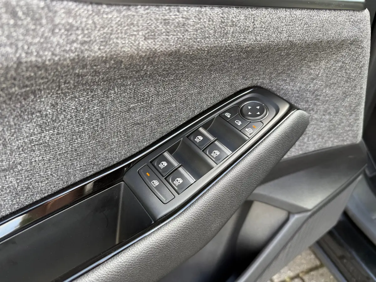 E-Tech full hybrid 200 techno 7p. - Automaat - Panoramadak - Navi - Camera