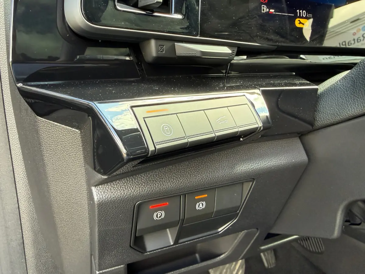 E-Tech full hybrid 200 techno 7p. - Automaat - Panoramadak - Navi - Camera