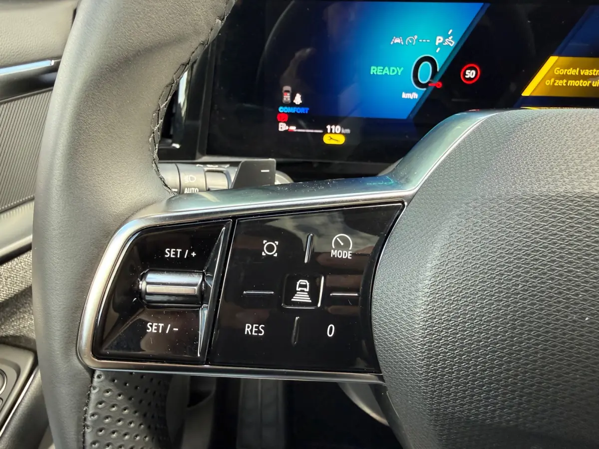 E-Tech full hybrid 200 techno 7p. - Automaat - Panoramadak - Navi - Camera