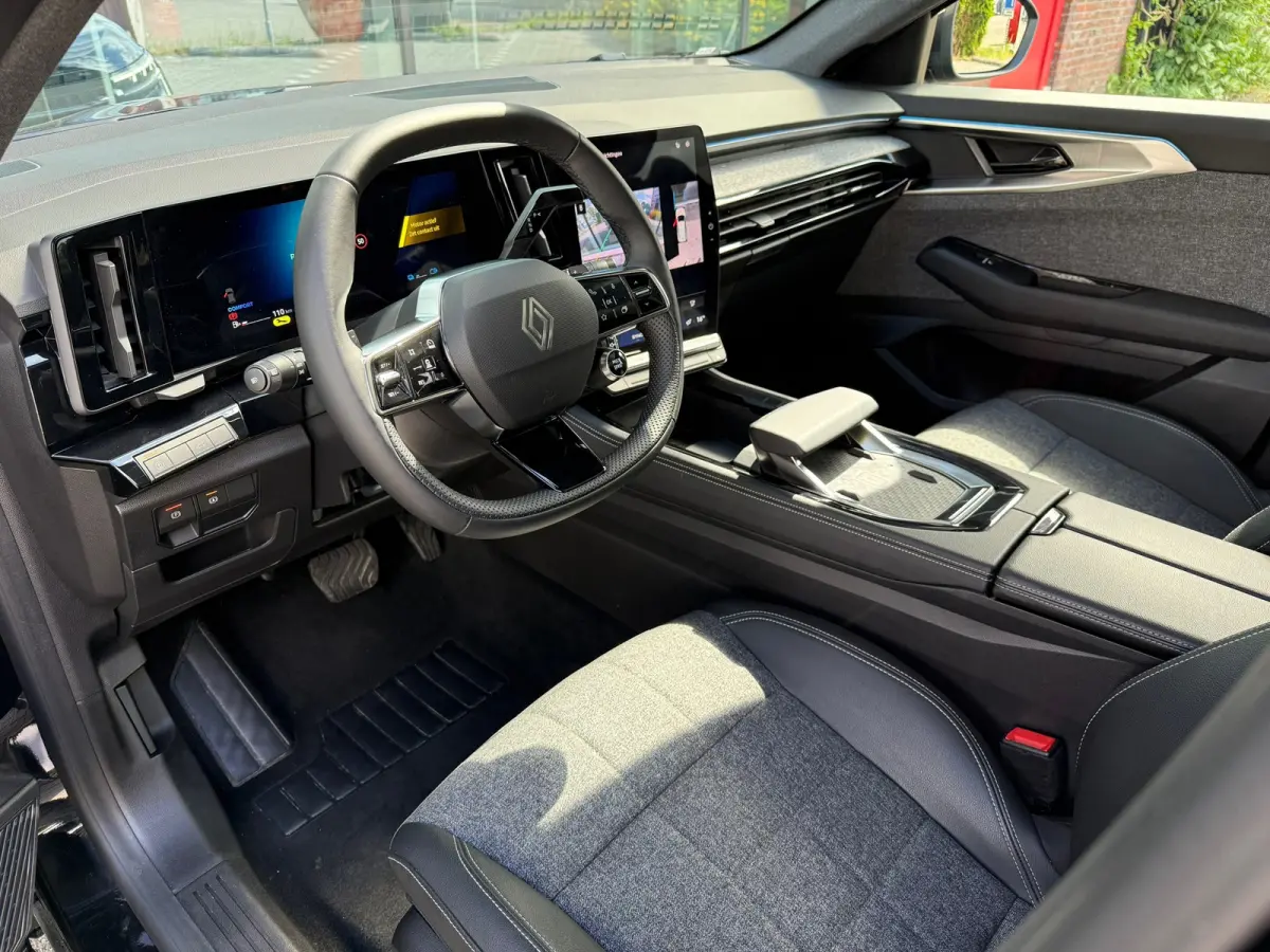 E-Tech full hybrid 200 techno 7p. - Automaat - Panoramadak - Navi - Camera