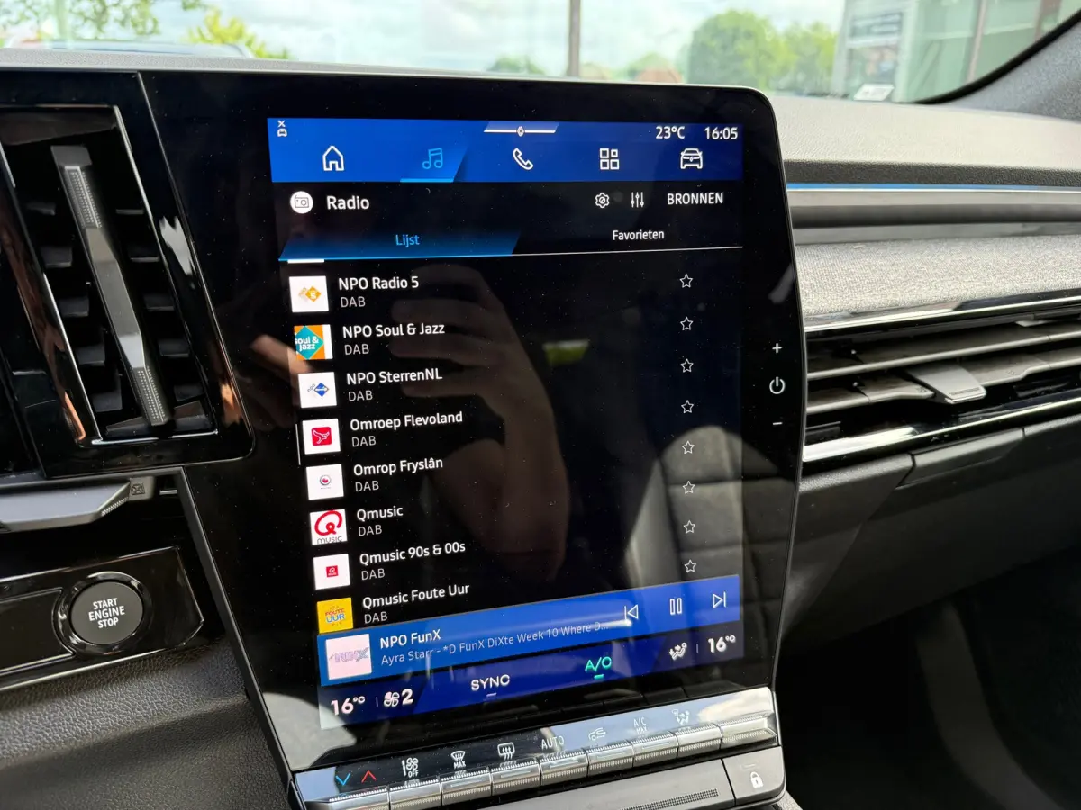 E-Tech full hybrid 200 techno 7p. - Automaat - Panoramadak - Navi - Camera