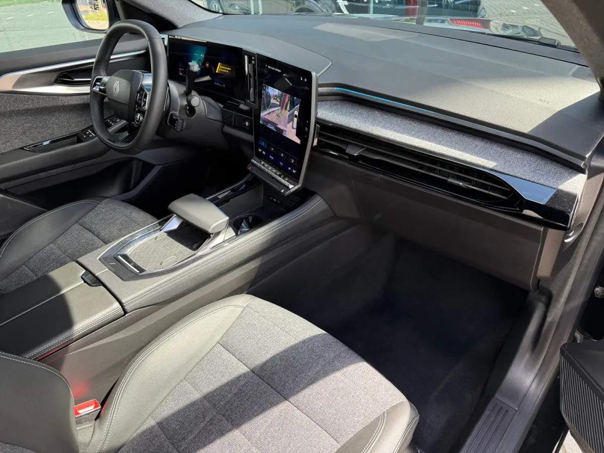E-Tech full hybrid 200 techno 7p. - Automaat - Panoramadak - Navi - Camera