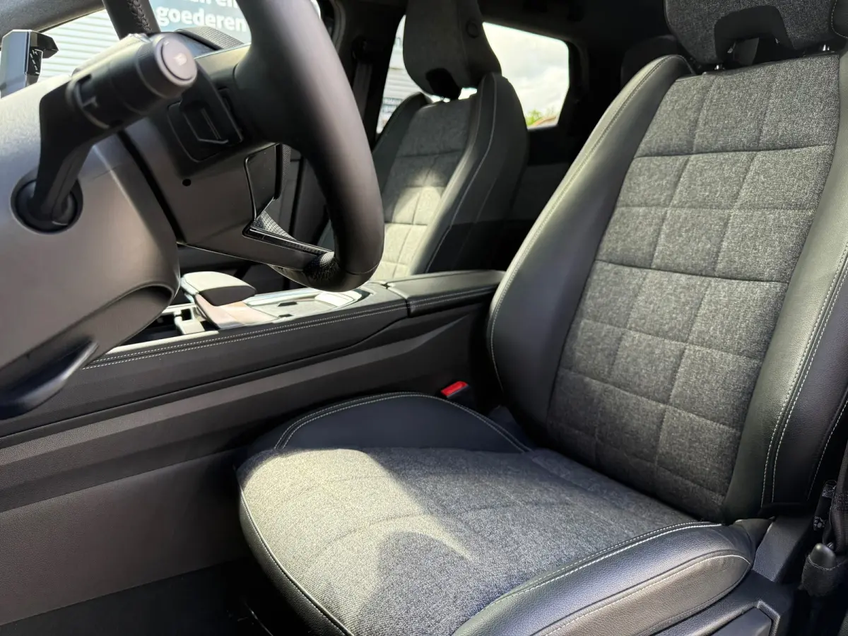 E-Tech full hybrid 200 techno 7p. - Automaat - Panoramadak - Navi - Camera
