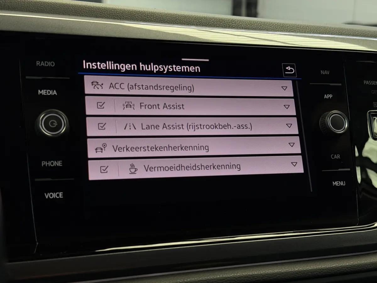 1.0 TSI CarPlay Camera IQ Lights