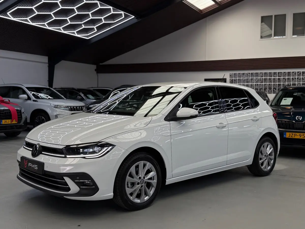 1.0 TSI CarPlay Camera IQ Lights