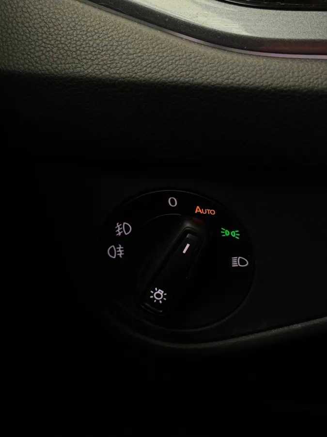1.0 TSI CarPlay Camera IQ Lights