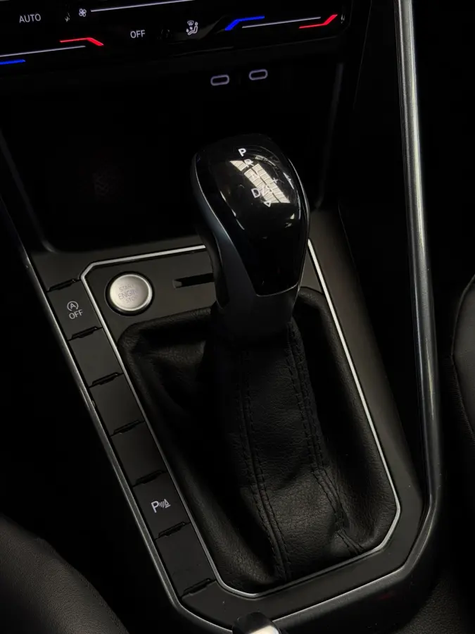 1.0 TSI CarPlay Camera IQ Lights