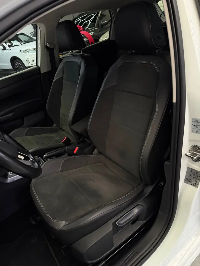 1.0 TSI CarPlay Camera IQ Lights