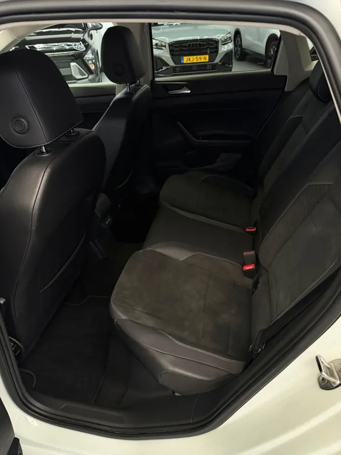 1.0 TSI CarPlay Camera IQ Lights