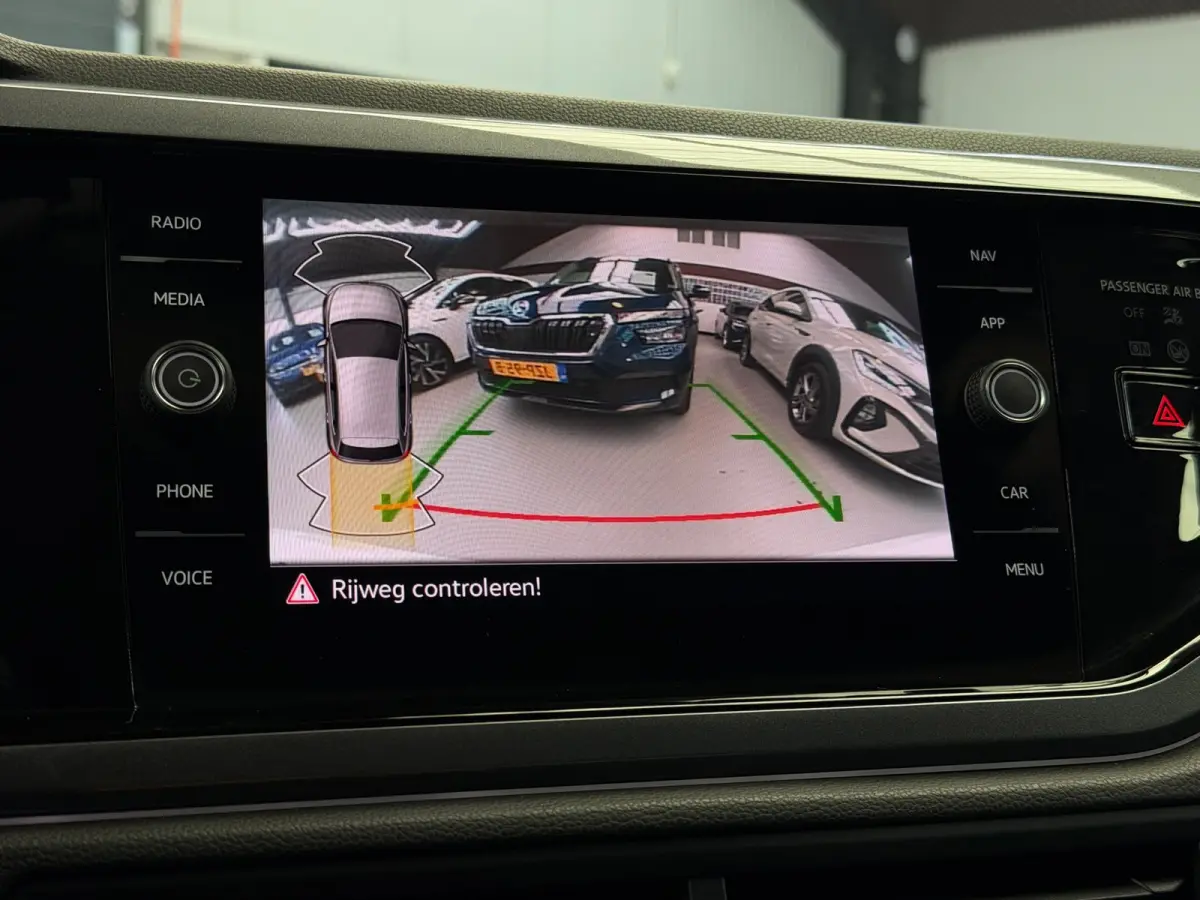 1.0 TSI CarPlay Camera IQ Lights