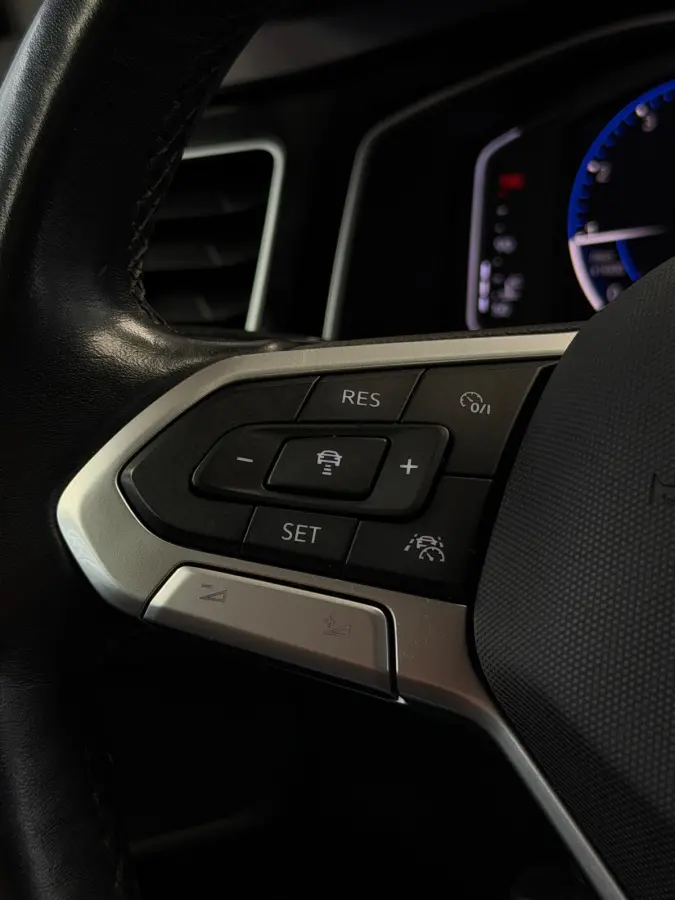 1.0 TSI CarPlay Camera IQ Lights