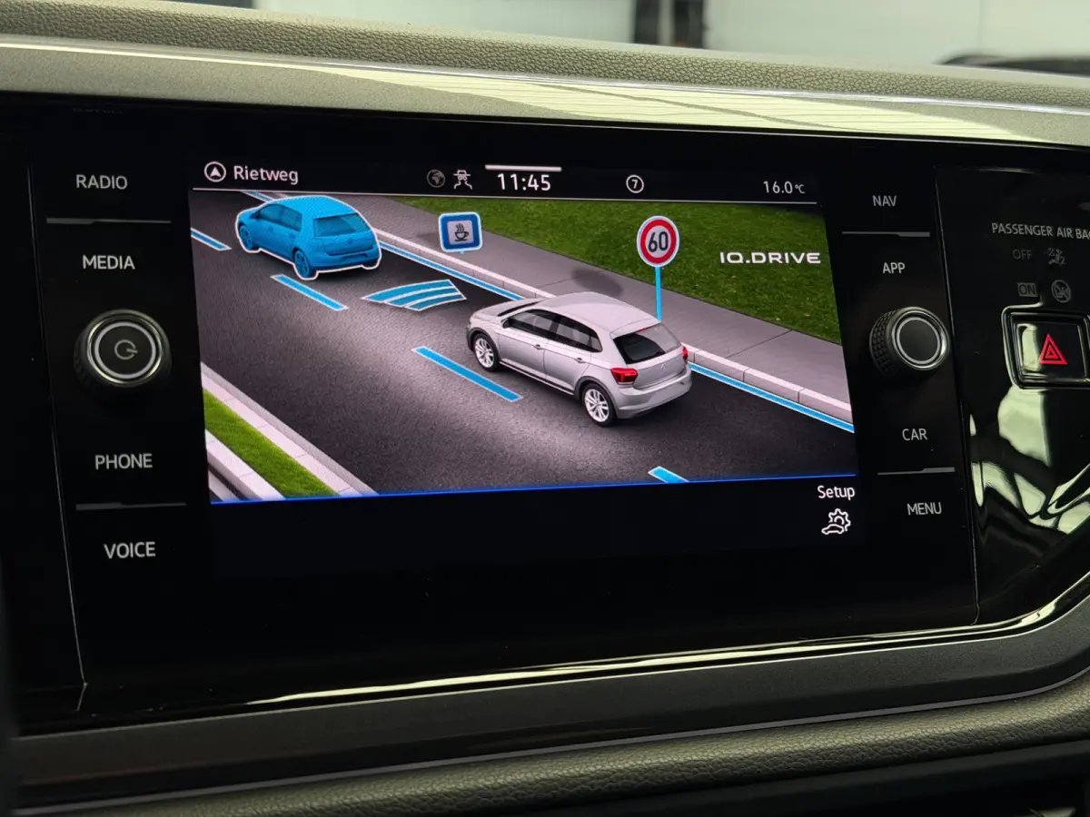 1.0 TSI CarPlay Camera IQ Lights