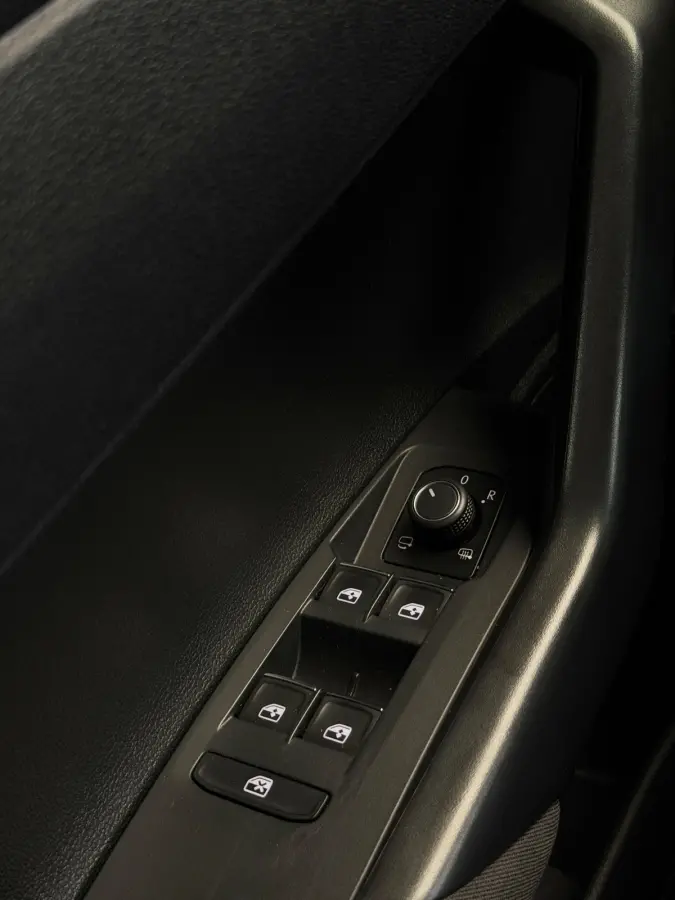 1.0 TSI CarPlay Camera IQ Lights