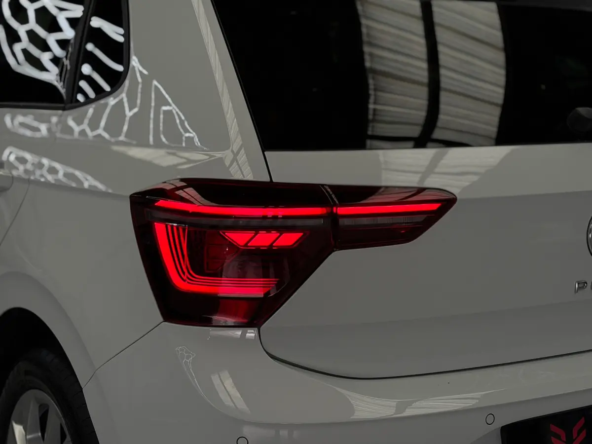 1.0 TSI CarPlay Camera IQ Lights