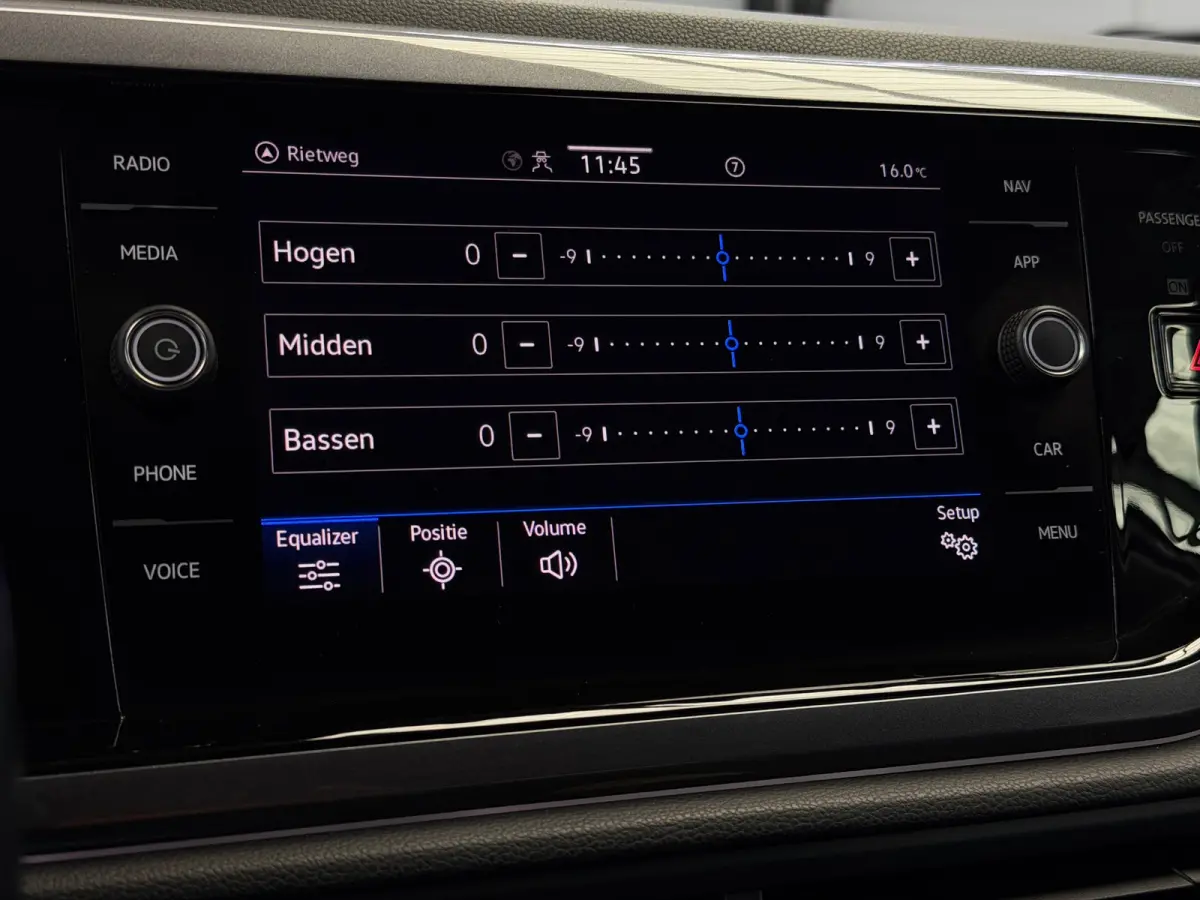 1.0 TSI CarPlay Camera IQ Lights