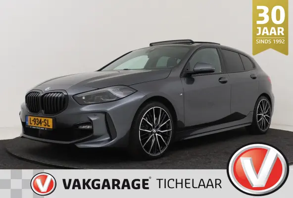 120i M Sport | CarPlay | Panoramadak | Org. NL | Sportstoelen | Stoelverwarming | Sfeer | Dealer onderh. |