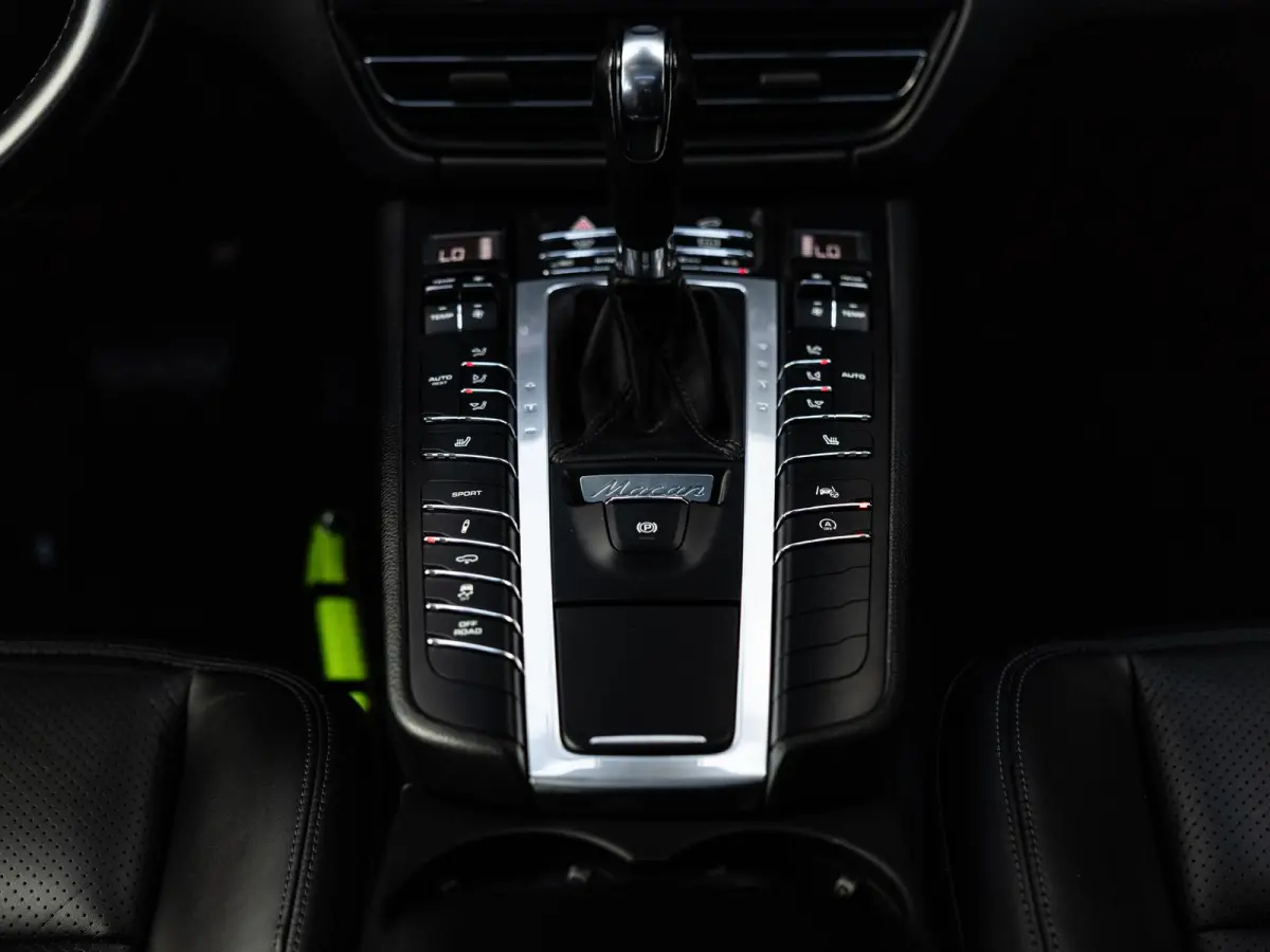 2.0 | PASM LUCHTVERING | PANORAMA/SCHUIF-KANTELDAK | PDLS + | 20 INCH TURBO WIEL | SPORTEINDPIJPEN | PORSCHE DEALER ONDERHOUDEN |