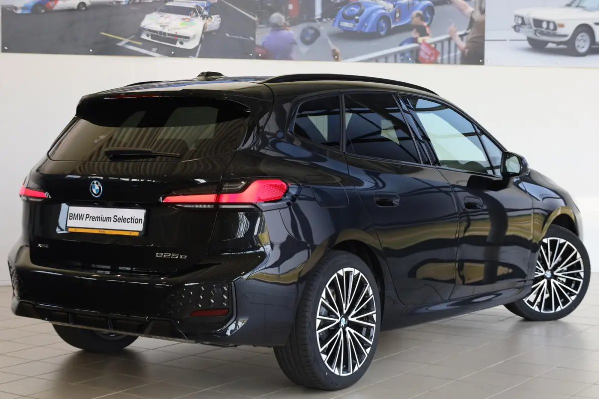 225e xDrive | M Sportpakket | Comfort Access | Harman/Kardon | Panoramadak | Head-Up Display