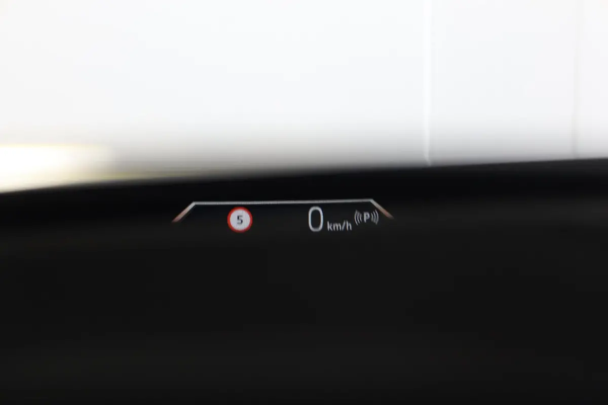 225e xDrive | M Sportpakket | Comfort Access | Harman/Kardon | Panoramadak | Head-Up Display